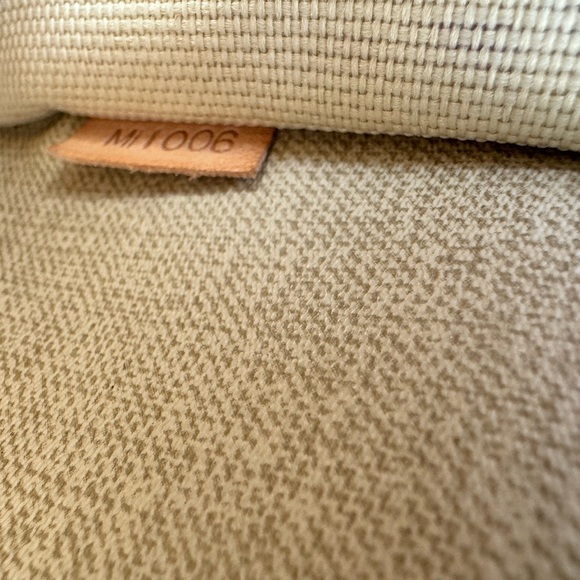 2 Hour SALE!!! Vintage Louis Vuitton Trouville handbag - Picture 11 of 16